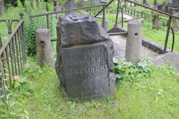 Tombstone of Edmund Szaplinski, Na Rossie cemetery in Vilnius, as of 2014.