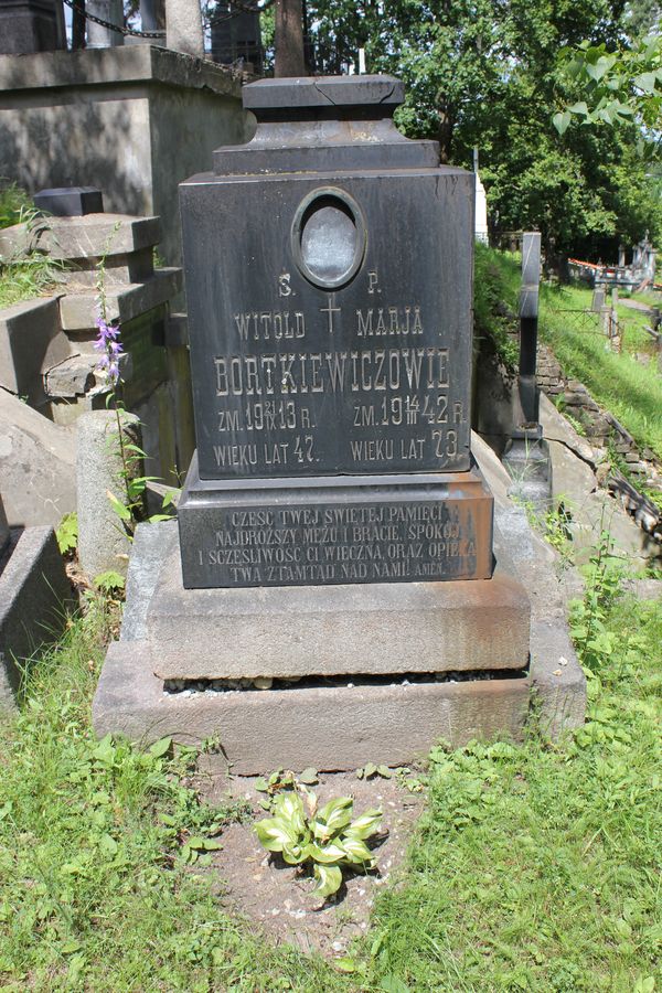 Nagrobek Marii i Witolda Bortkiewiczów, cmentarz Na Rossie w Wilnie, stan z 2014 r.