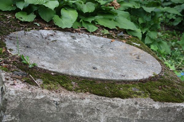 Tombstone of Józefa Błuś, Ross cemetery in Vilnius, as of 2013.