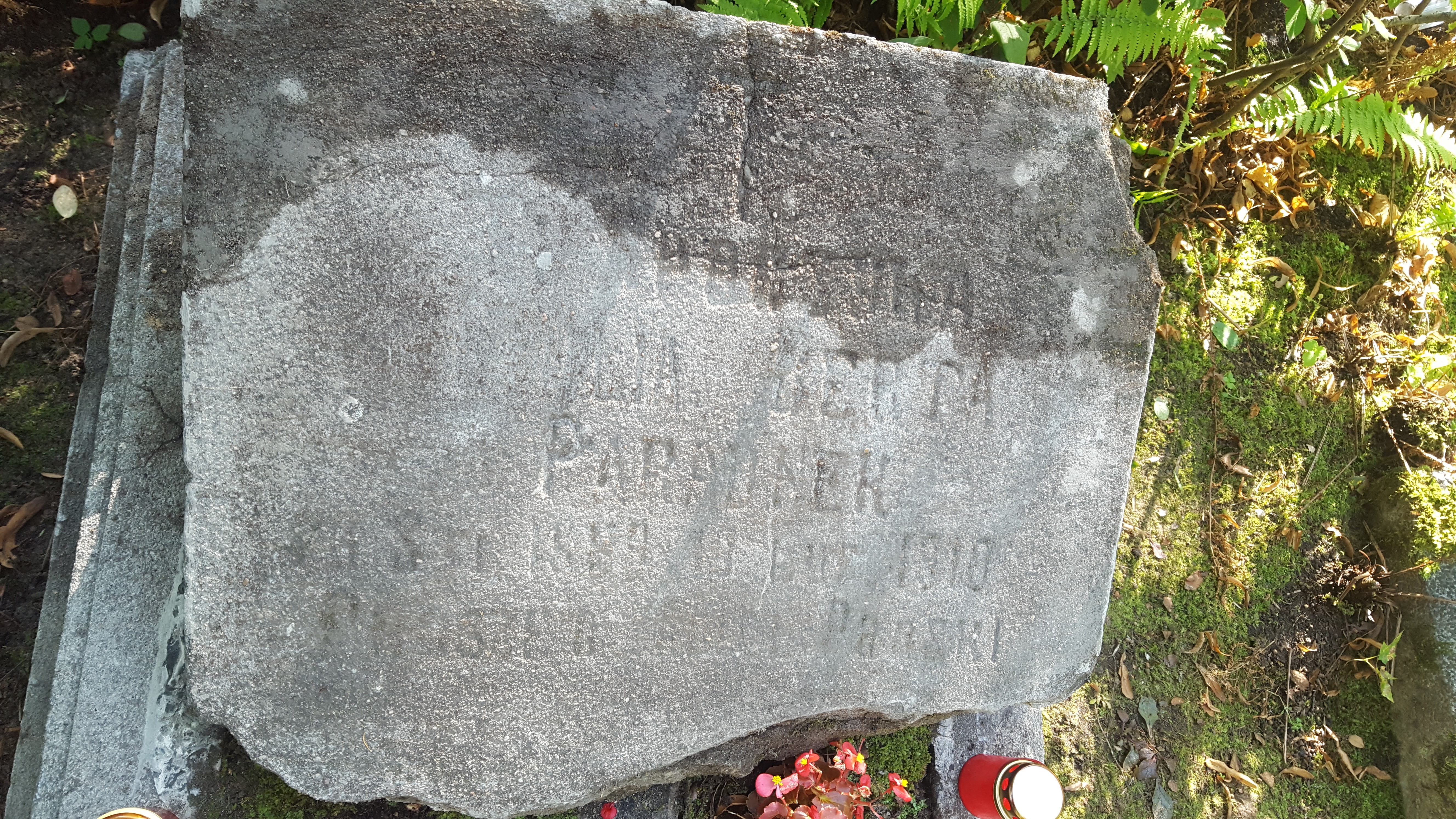 Inscription from the gravestone of Emilia Paradnek, St Michael's cemetery in Riga, as of 2021.