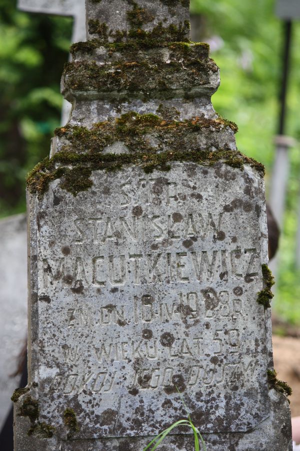Tombstone of Stanislaw Macutkiewicz, Ross cemetery in Vilnius, as of 2013.