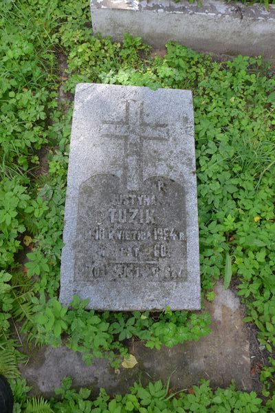 Tombstone of Justyna Tuzik, Na Rossie cemetery in Vilnius, as of 2013