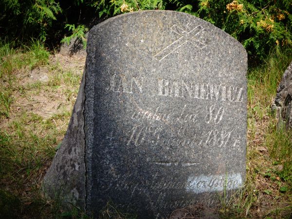 Profile of Jan Baniewicz's tombstone, Na Rossie cemetery in Vilnius, as of 2013