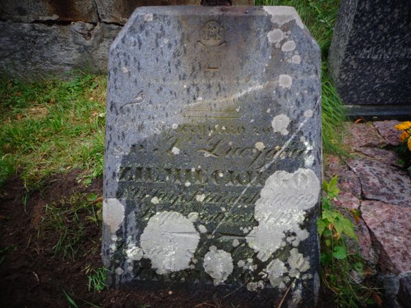 Tablica inskrypcyjna z nagrobka rodziny Ziemięckich, cmentarz Na Rossie w Wilnie, stan z 2013 roku