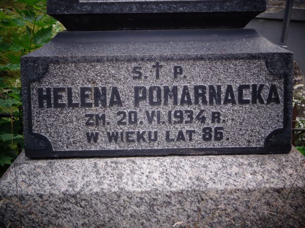 Tablica inskrypcyjna z grobowca Heleny Pomarnackiej i Henryki Szołkowskiej, cmentarz Na Rossie w Wilnie, stan z 2013 roku