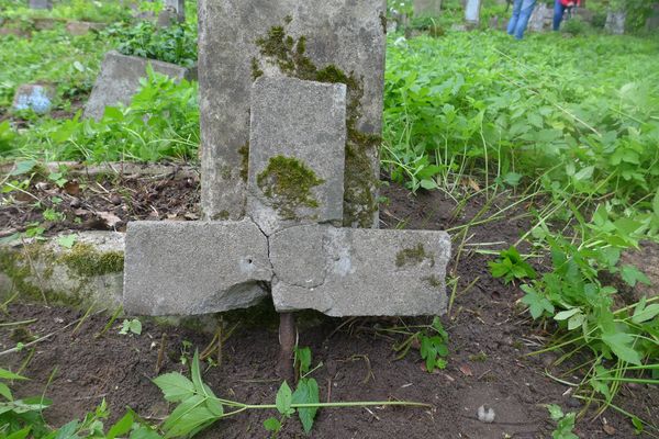 Detal nagrobka Jana Kuźmińskiego, cmentarz Na Rossie w Wilnie, stan z 2013