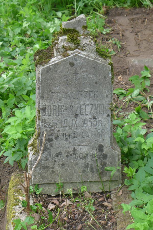 Fragment nagrobka Franciszka Borka Rzeczyckiego,  z cmentarza na Rossie w Wilnie, stan z 2013 roku