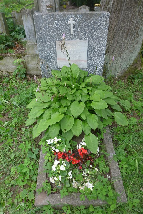 Tombstone of the Sadowski couple, from the Ross cemetery in Vilnius, as of 2013
