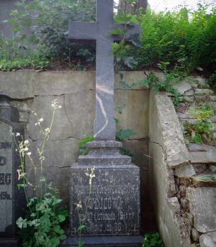 Nagrobek Wiktorii Weil, cmentarz na Rossie w Wilnie, stan z 2013 r.