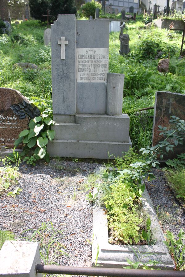 Tombstone of the Karolkiewicz family, from the Ross cemetery in Vilnius, as of 2013