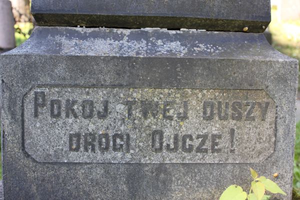 Fragment nagrobka Anny Bacewicz i Władysława Dąbrowskiego, cmentarz Na Rossie w Wilnie, stan z 2013