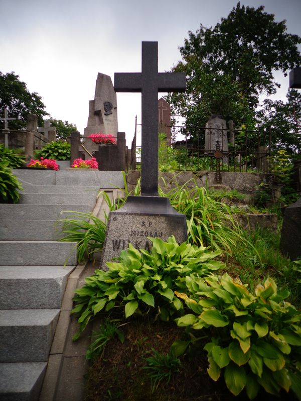 Tombstone of Mikolaj Vilkaniec, Na Rossie cemetery in Vilnius, as of 2013