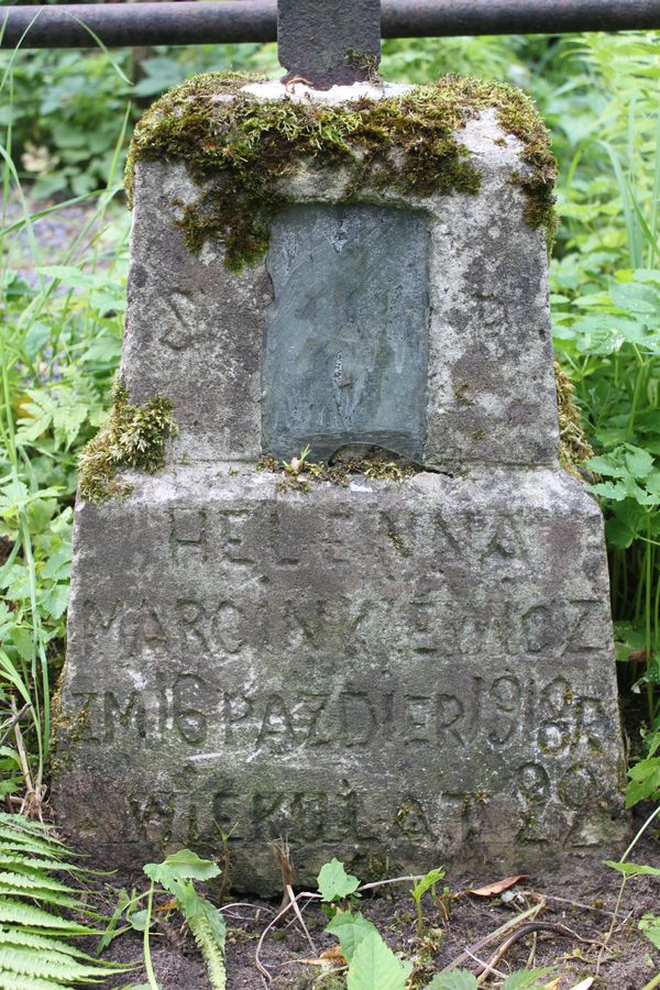 Fragment nagrobka Heleny Marcinkiewicz, z cmentarza na Rossie w Wilnie, stan z 2013 roku