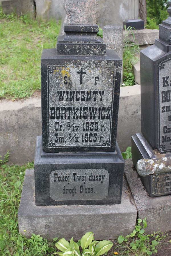 Tombstone of Wincenty Bortkiewicz, Na Rossie cemetery in Vilnius, as of 2014.