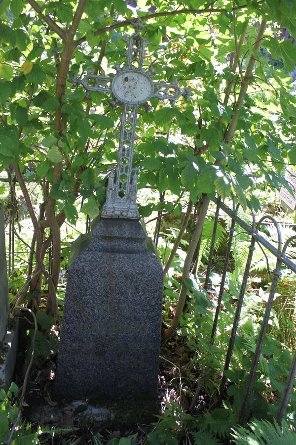 Nagrobek Wiktora Klonowskiego, z cmentarza na Rossie w Wilnie, stan z 2013 roku