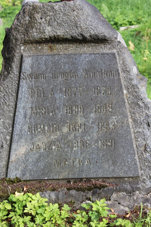 Fragment of a tombstone of Jadwiga N.N., Michalina N.N., Pola N.N., Roman N.N., Na Rossie cemetery in Vilnius, as of 2013