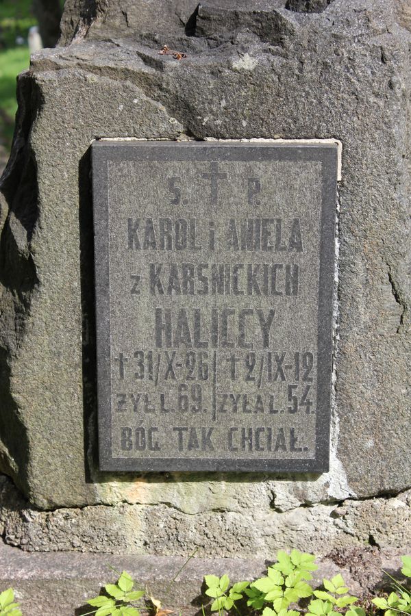 A fragment of the tombstone of Aniela and Karol Halický, Na Rossie cemetery in Vilnius as of 2013