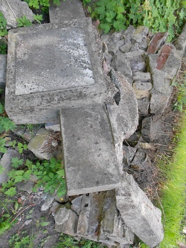 Fragment of the tomb of Valeria Lopuszanska, Na Rossie cemetery in Vilnius, as of 2013.