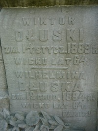 Fragment nagrobka Wiktora i Wilhelminy Dłuskich, cmentarz na Rossie, stan z 2013 roku