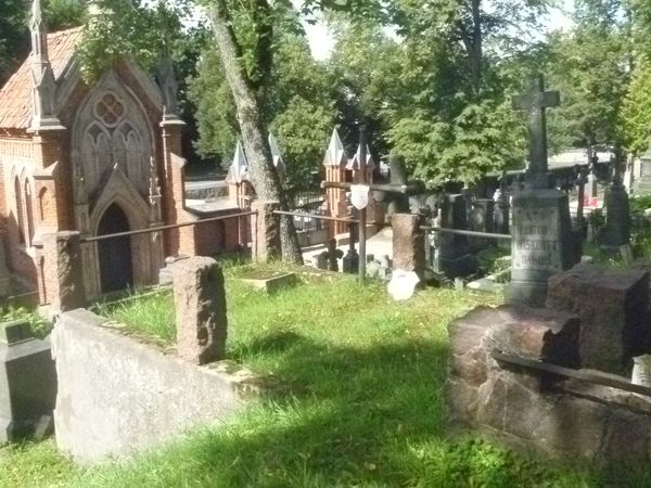 Nagrobek Zofii Wiskontt, cmentarz na Rossie, stan z 2013 roku