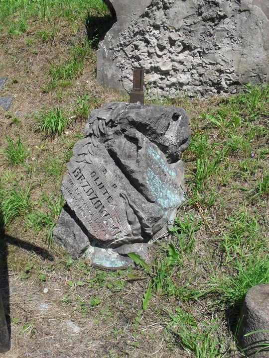 Tombstone of Aleksander and Helena Brzozowski, Ross cemetery, as of 2014