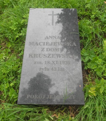 Płyta nagrobna Anny Maciejewskiej, cmentarz na Rossie, stan z 2013 roku