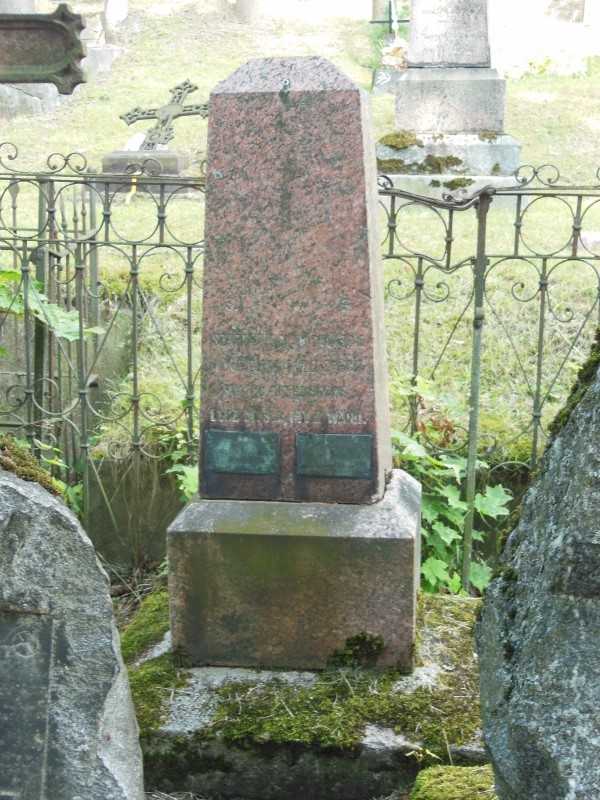 Tombstone of Janina and Gustav Vasilevskis, Rossa cemetery in Vilnius, as of 2014