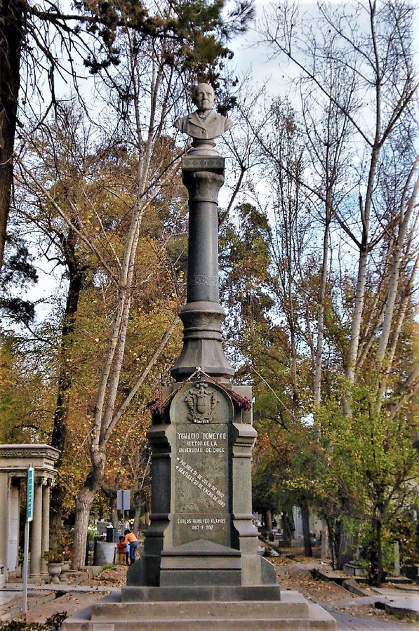 Tombstone of Ignacy Domeyko, Cementerio General in Santiago, Chile, photo by Ricardo Hevia Kaluf, Creative Commons Attribution-Share Alike 3.0 Unported, https://commons.wikimedia.org/wiki/File:TumbaDomeyko.JPG, photo (external licence)