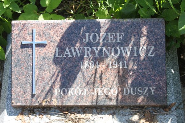 Fragment of the gravestone of Jozef Lavrynovich, from the Ross cemetery in Vilnius, as of 2013
