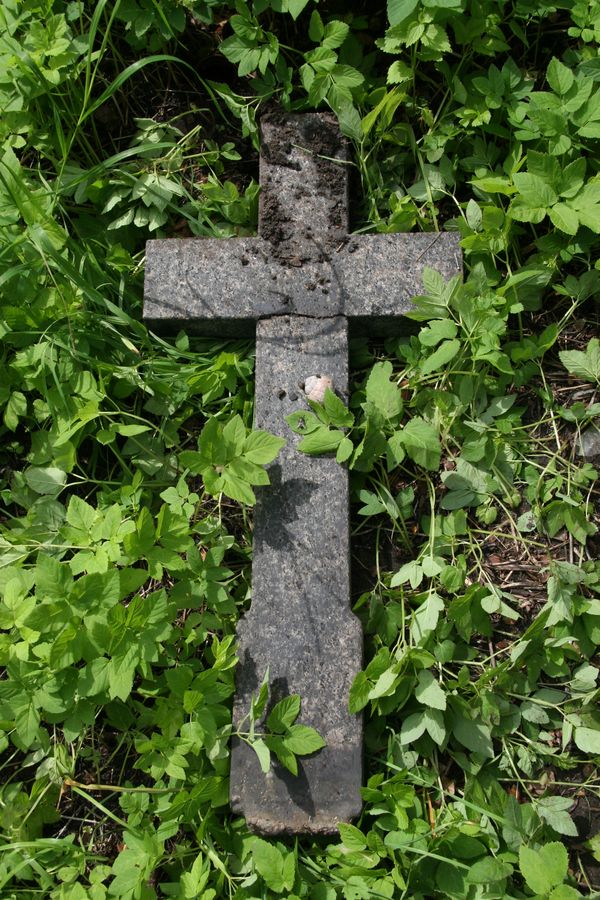 Fragment nagrobka Anny Bisikirskiej, cmentarz na Rossie, stan z 2013 roku
