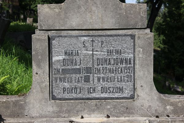 Fragment of the tomb of Maria and Halina Dunaj, Na Rossie cemetery in Vilnius, as of 2013