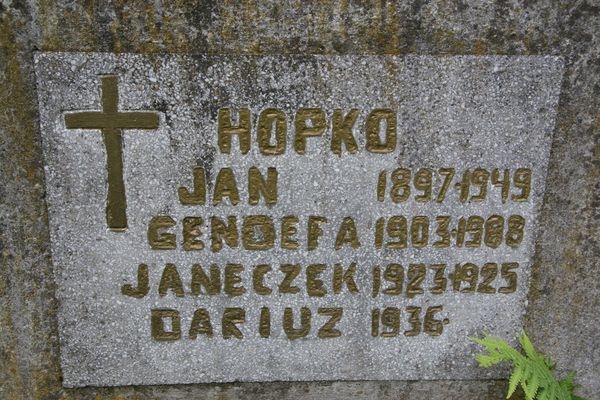 Inskrypcja z nagrobka rodziny Hopko, cmentarz na Rossie, stan z 2013 roku