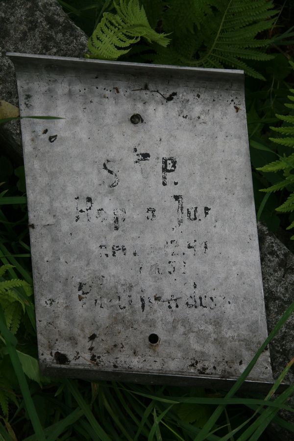 Inscription from the gravestone of the Hopko family, Ross cemetery, as of 2013