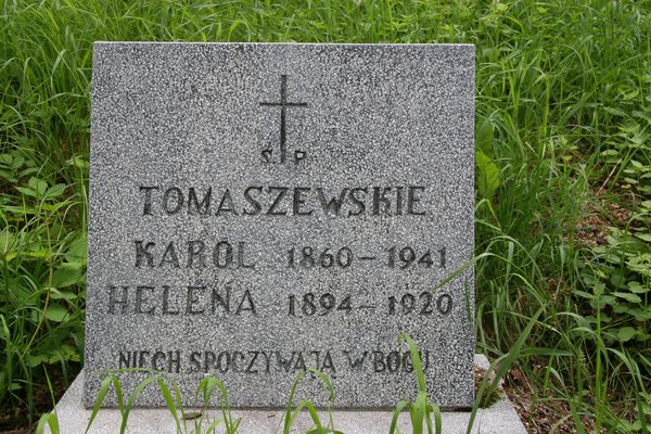 Inscription of the gravestone of Helena and Karol Tomaszewski, Ross cemetery, as of 2013