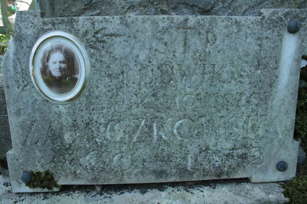 Fragment of the tombstone of Anna Petrov and Ludwika Zajączkowska, Na Rossie cemetery in Vilnius, as of 2013.
