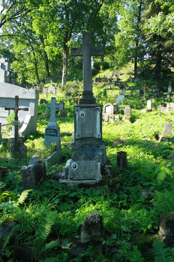 Tombstone of Anna Petrov and Ludwika Zajączkowska, Na Rossa cemetery in Vilnius, as of 2013.