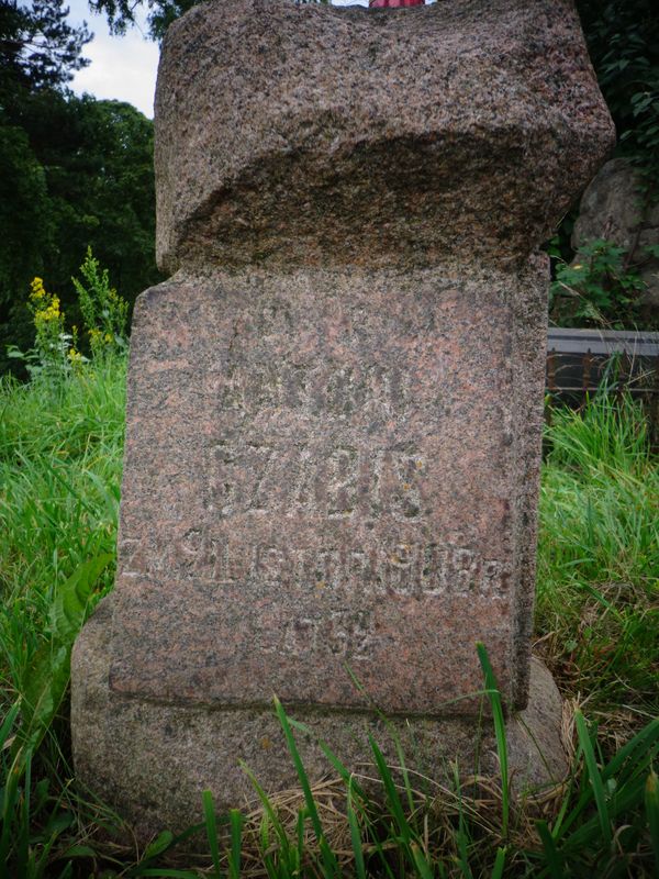 Inscription from the tombstone of Antoni and Jozef Czabis, Na Rossie cemetery in Vilnius, as of 2013
