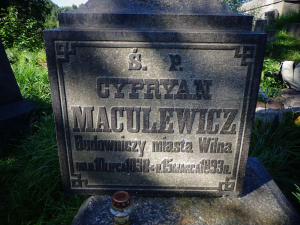 Inscription from the gravestone of Cyprian Maculewicz, Na Rossie cemetery in Vilnius, as of 2013
