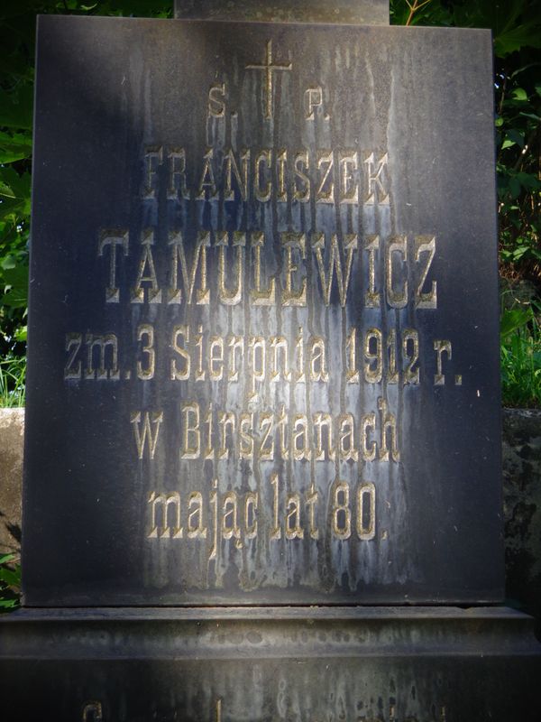Tablica inskrypcyjna z grobowca Franciszka Tamulewicza, cmentarz Na Rossie w Wilnie, stan z 2013 roku