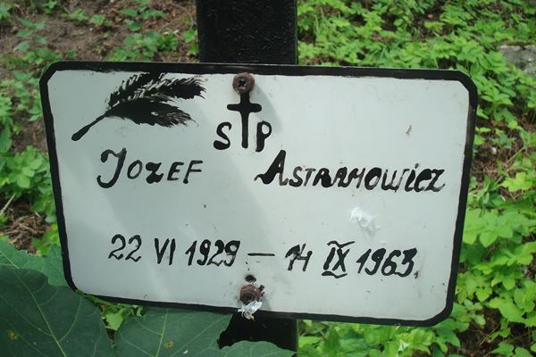 Inscription from the gravestone of Jozef Astramowicz, Ross cemetery, as of 2013