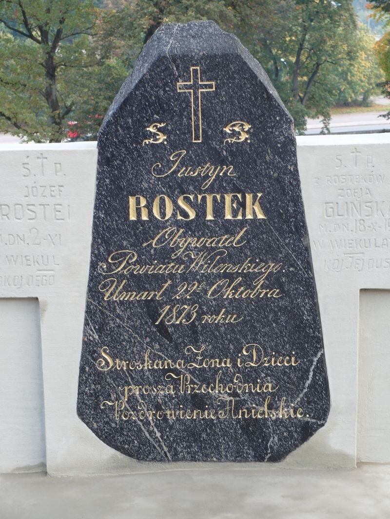 Tomb of Jozef and Justin Rostek and Zofia Glinska, Na Rossa cemetery in Vilnius, as of 2015.