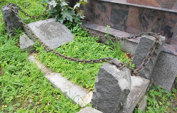 Tombstone of Hippolyt Kulikowski, Na Rossie cemetery in Vilnius, as of 2013