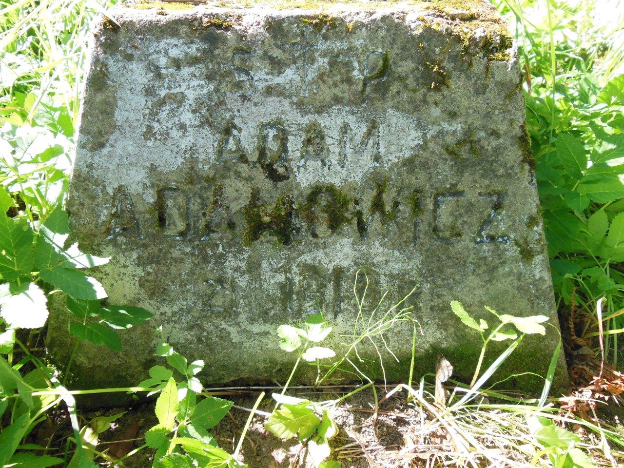 Inskrypcja na nagrobku Adama Adamowicza, cmentarz na Rossie w Wilnie, stan z 2013 r.