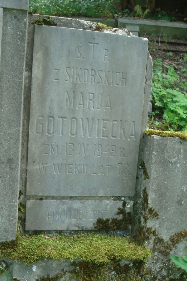 Fragment of Maria Gotowiecka's tombstone, Ross cemetery, as of 2013