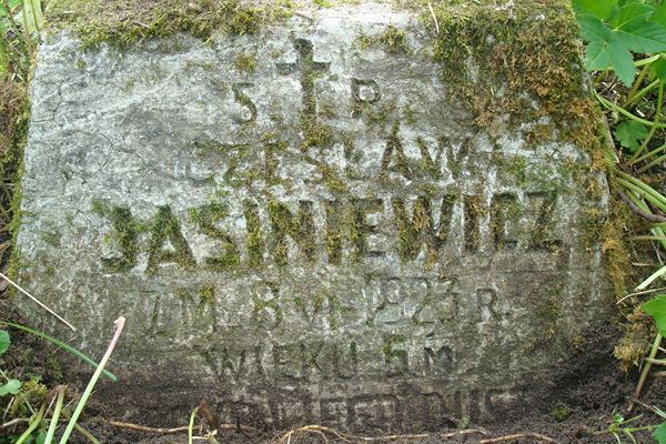 Inskrypcja z nagrobka Czesława Jasiniewicza, cmentarz na Rossie, stan z 2013 roku