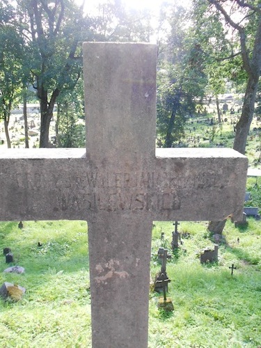 Fragment nagrobka Kamili i Waleriana Wasilewskich, cmentarz Na Rossie w Wilnie, stan z 2013 r.