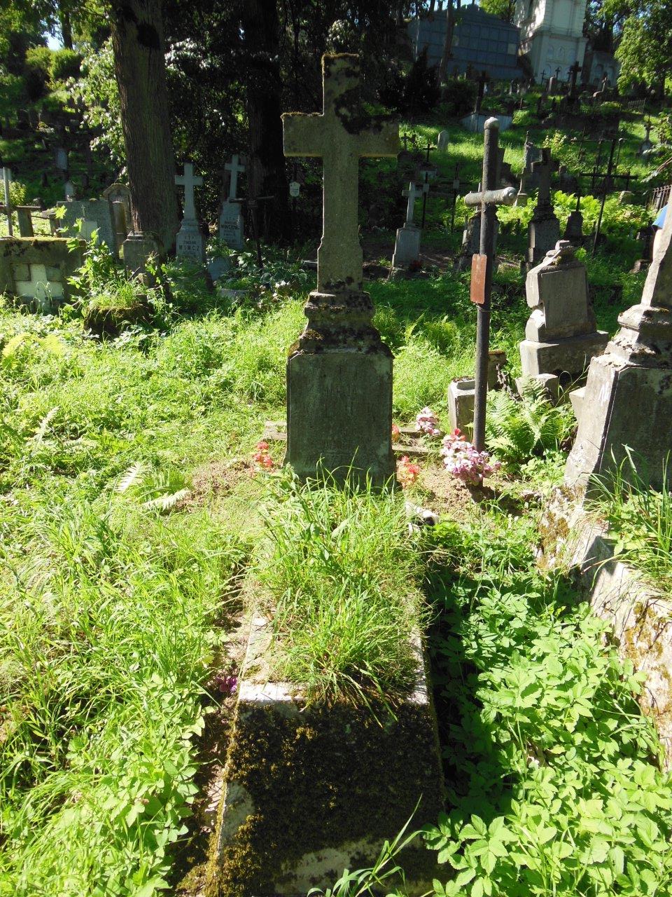 Nagrobek Marii Kluk, cmentarz na Rossie w Wilnie, stan z 2013 r.