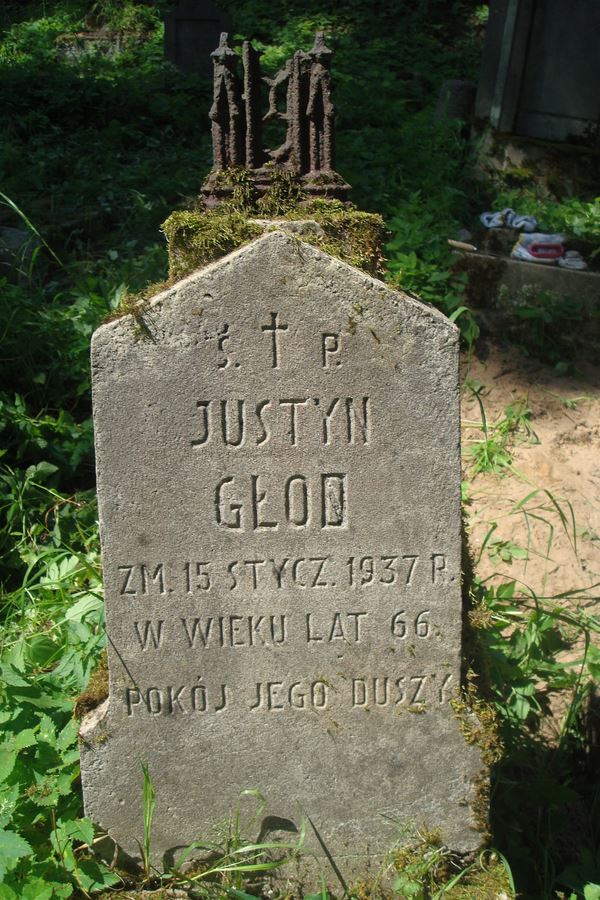 Fragment nagrobka Justyna Gołda, cmentarz na Rossie, stan z 2013 roku