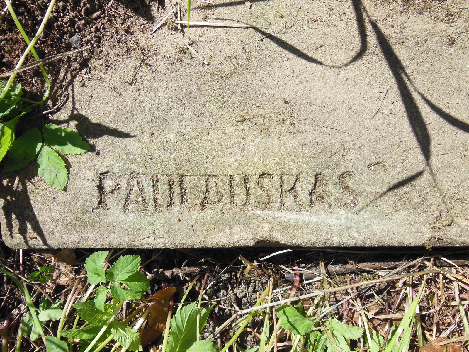 Sygnatura twórcy na nagrobku Antoniego Kluka, cmentarz na Rossie w Wilnie, stan z 2013 r.