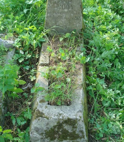 Nagrobek Jadwigi Dody, cmentarz na Rossie, stan z 2013 roku